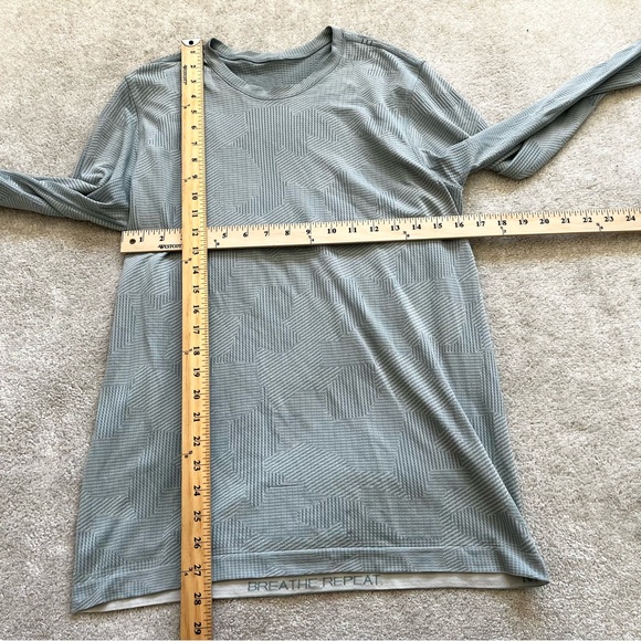 LULULEMON MENS PERFORATED LONG SLEEVE SHIRT SIZE MEDIUM ACTIVE WORKOUT - Picture 5 of 6